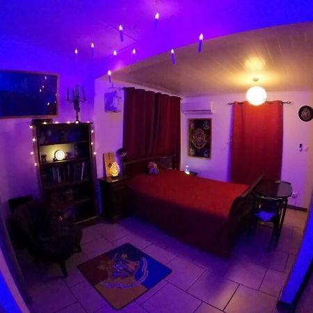 La Chambre Des Sorciers - Logement Independant 생트 마리 외부 사진