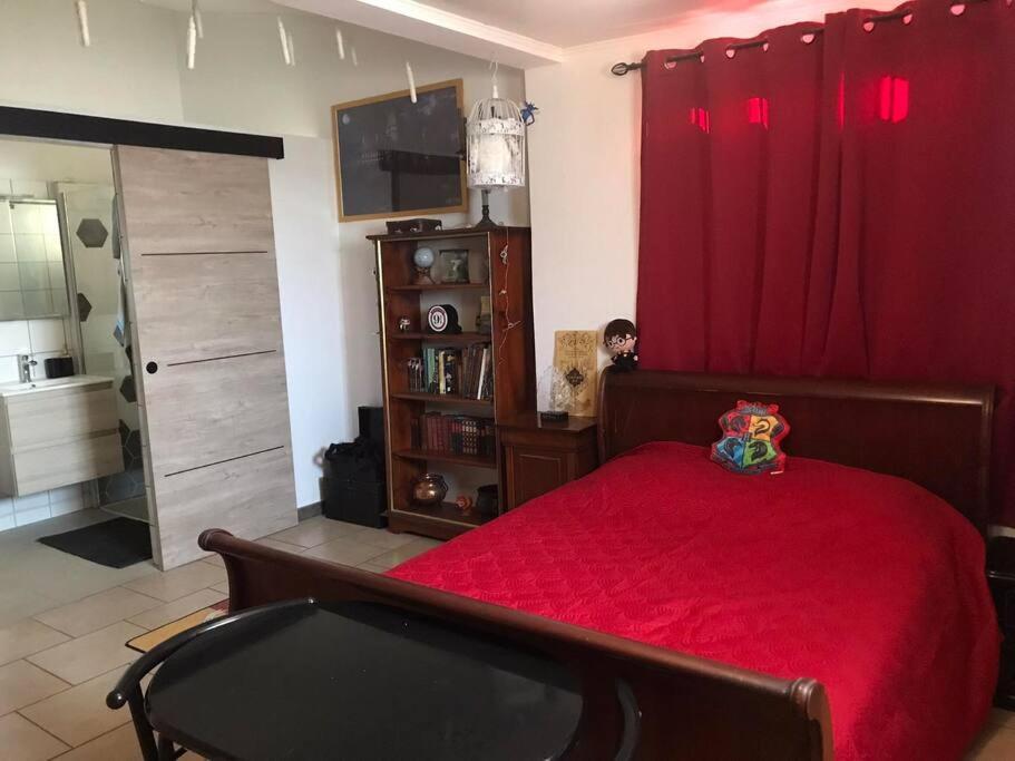 La Chambre Des Sorciers - Logement Independant 생트 마리 외부 사진